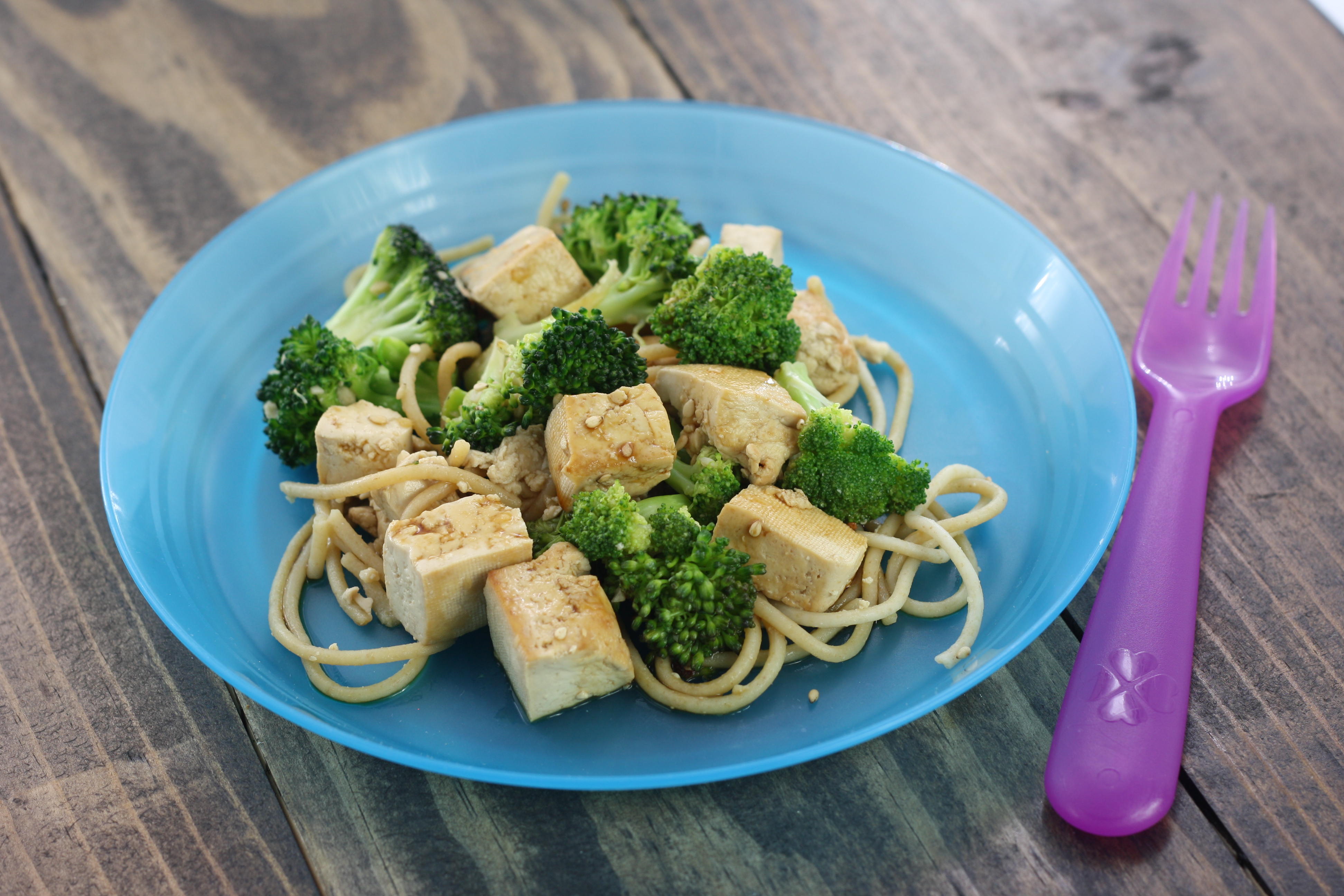 Sautéed tofu and broccoli on a plate