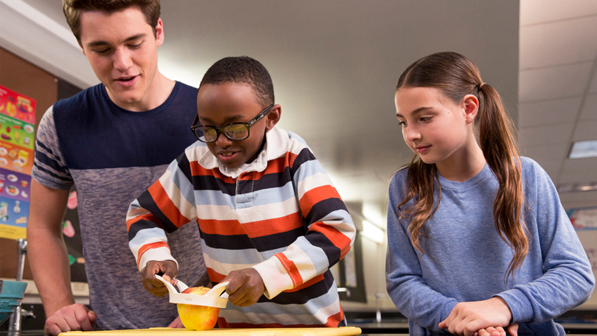kids making applesauce with supervision