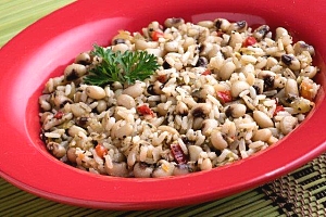 plate with black-eyed peas and brown rice