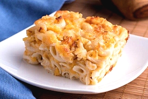 square cut of macaroni and cheese on a plate