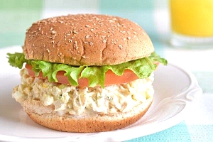 Tuna salad on a bun with lettuce and tomato