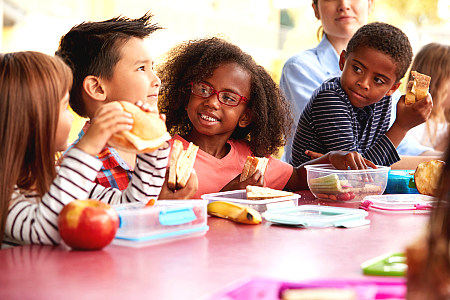 students eating lunch