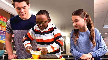 kids making applesauce with supervision